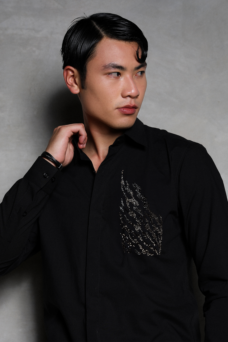 THE GROOVING PATCH BLING SHIRT IN BLACK